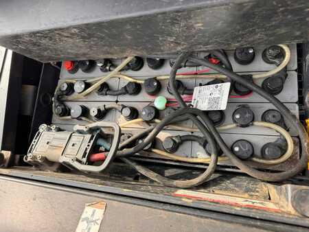 Apilador eléctrico 2019  Crown DT 3040 Baujahr 2019/  Stunden 5716  Akku 2022 (4)