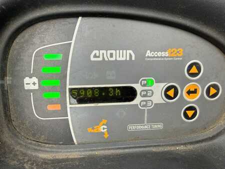 Apilador eléctrico 2019  Crown DT 3040 Baujahr 2019/  Stunden 5190 Akku 2023 (9)