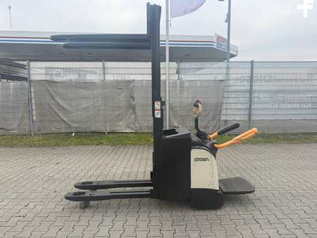 Ledestabler 2019 Crown DT 3040 Baujahr 2019/ Stunden 4942 Akku 2023 (2)