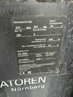 Apilador eléctrico 2021  Crown DT 3040  Baujahr 2021/ Stunden 1641/ Akku 2021 (6) 