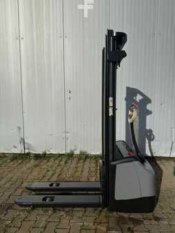 Stacker pedestre 2011  Crown WF 3000  Baujahr 2011/  HH 3300 / Akku 2024 (1)