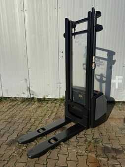 Stacker pedestre 2011  Crown WF 3000  Baujahr 2011/  HH 3300 / Akku 2024 (2)