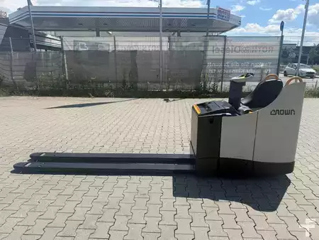 Hochhubwagen 2016  Crown WT 3040 Baujahr 2016/ Stunden 2940 Akku Bj 2019 (2)