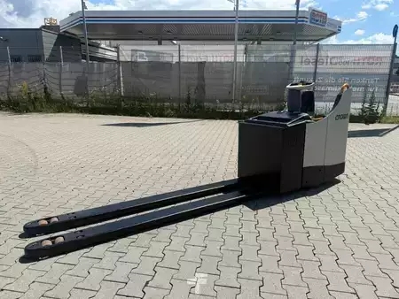Hochhubwagen 2017  Crown WT 3040 Baujahr 2017/ Stunden 3274 Forks 2400 (1)