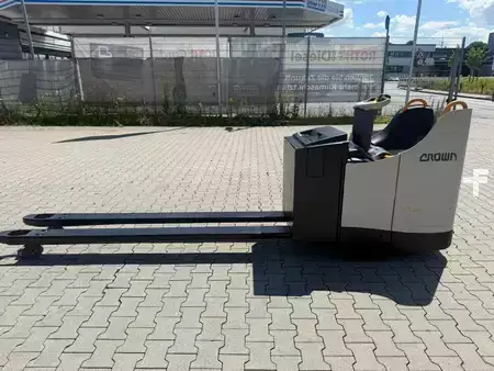 Hochhubwagen 2017  Crown WT 3040 Baujahr 2017/ Stunden 3274 Forks 2400 (2)