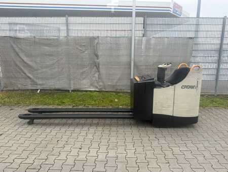 Magasemelésű béka 2019  Crown WT 3040 Baujahr 2019/ Gabellänge 2400 (2)