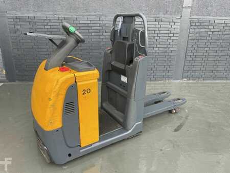 Horizontal-Kommissionierer 2007 Jungheinrich ECE 220 Baujahr 2007 Stunden 8038 / Akku 2016 (2)