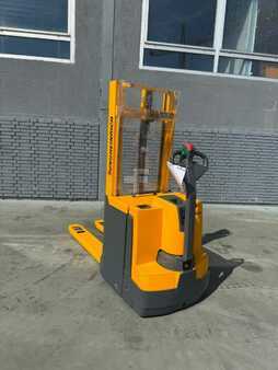 Hochhubwagen 2014  Jungheinrich EJD 220 Baujahr 2014 Akku 2023 Stunden 3358 (3)