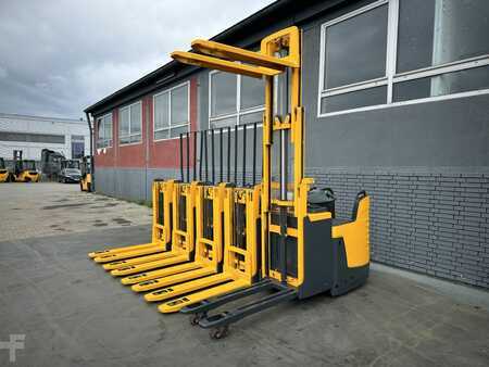 Ruční vysokozdvižný vozík 2014  Jungheinrich ERD 220 Baujahr 2014 / HH 2,5M Triplex / 3 x Vorhanden (7)