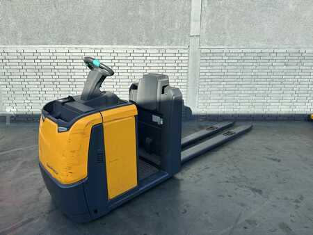 Horizontal-Kommissionierer 2015 Jungheinrich ECE 225 Baujahr 2015 Stunden 12166 Gabellänge 2,4M (1)