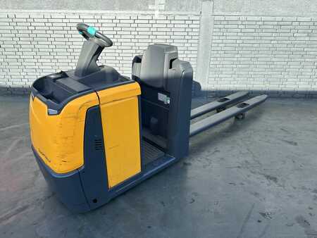 Horizontal-Kommissionierer 2015 Jungheinrich ECE 225 Baujahr 2015 Stunden 12166 Gabellänge 2,4M (2)