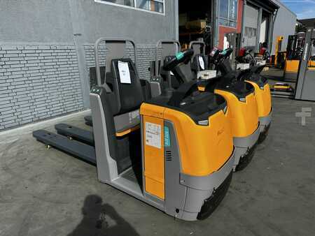 Horizontal-Kommissionierer 2016 Jungheinrich ECE 225 Baujahr 2016 / Waage / Gabellänge 1,6 M / 1 x VORHANDEN (1)