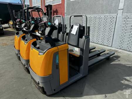 Horizontal-Kommissionierer 2016 Jungheinrich ECE 225 Baujahr 2016 / Waage / Gabellänge 1,6 M / 1 x VORHANDEN (3)