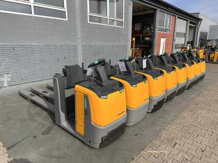 Horizontal-Kommissionierer 2016 Jungheinrich ECE 225 Baujahr 2016/ Forks 2,4M 1 X Vorhanden (4)