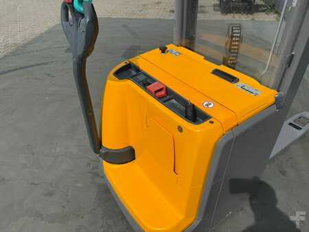 Hochhubwagen 2017  Jungheinrich EJC 112 Baujahr 2017Stunden 1455 Initialhub Freihub (5)