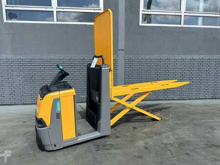 Horizontal-Kommissionierer 2017 Jungheinrich ECE 320 Baujahr 2017 / Stunden 3672 / Top Zustand (1)