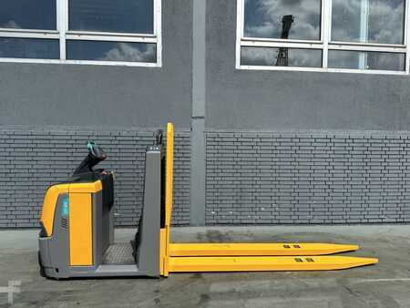 Horizontal-Kommissionierer 2017 Jungheinrich ECE 320 Baujahr 2017 / Stunden 3672 / Top Zustand (2)