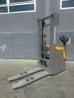 Hochhubwagen 2018  Jungheinrich EJC 214 Baujahr 2018Hubhöhe 4300 Ladegerät integriert (1)