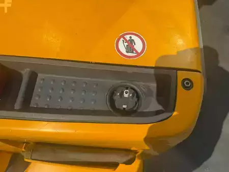Hochhubwagen 2018  Jungheinrich EJC 214 Baujahr 2018Hubhöhe 4300 Ladegerät integriert (8)