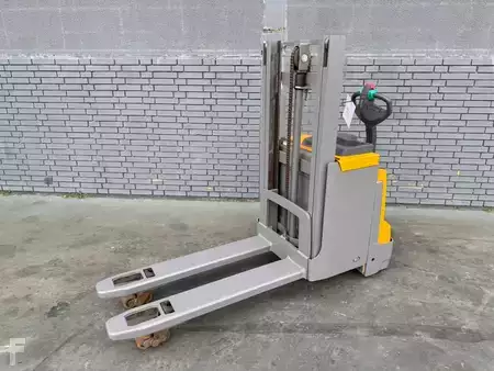 Apilador eléctrico 2018  Jungheinrich EJD 220 Baujahr 2018 Stunden 4309 HH 2,1M (1)