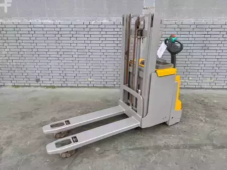 Apilador eléctrico 2019  Jungheinrich EJD 220 Baujahr 2019 Stunden 4703 HH 2010 (1)