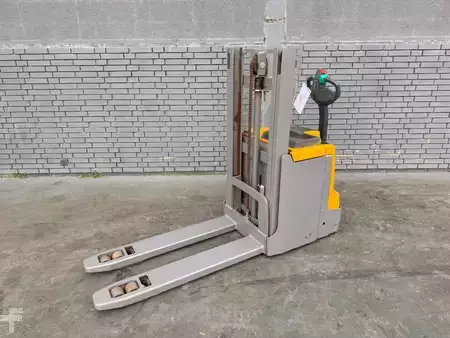 Apilador eléctrico 2019  Jungheinrich EJD 220 Baujahr 2019 Stunden 4703 HH 2010 (2)