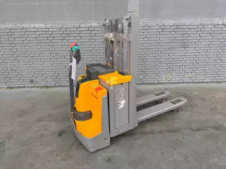 Apilador eléctrico 2019  Jungheinrich EJD 220 Baujahr 2019 Stunden 4703 HH 2010 (3)