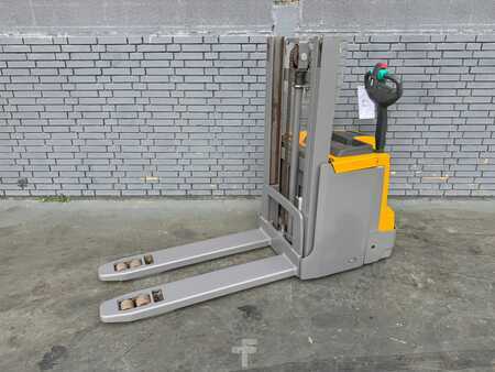 Magasemelésű béka 2019  Jungheinrich EJD 220 Baujahr 2019 Stunden 3887 HH 2010 (1)