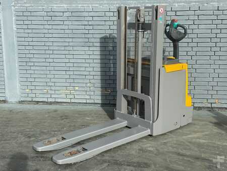 Magasemelésű béka 2019  Jungheinrich EJD 220 Baujahr 2019 Stunden 4082 HH 2010 (1)