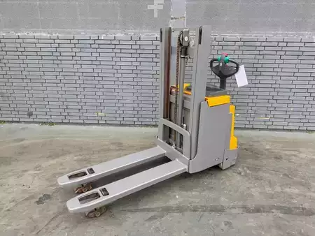 Apilador eléctrico 2019  Jungheinrich EJD 220 Baujahr 2019 Stunden 3850 HH 2,1M (1)