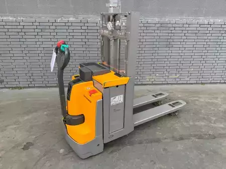 Apilador eléctrico 2019  Jungheinrich EJD 220 Baujahr 2019 Stunden 3850 HH 2,1M (2)