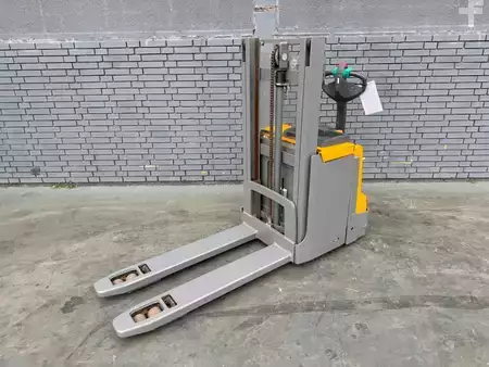 Apilador eléctrico 2019  Jungheinrich EJD 220 Baujahr 2019 Stunden 3850 HH 2,1M (3)