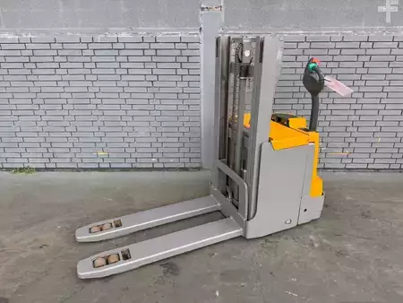 Apilador eléctrico 2019  Jungheinrich EJD 220 Baujahr 2019 Stunden 5122 Akku 2021 (1)