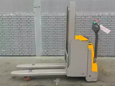 Ledstaplare gå 2019  Jungheinrich EJD 118 Baujahr 2019 Stunden 2002 HH 2010 (3)