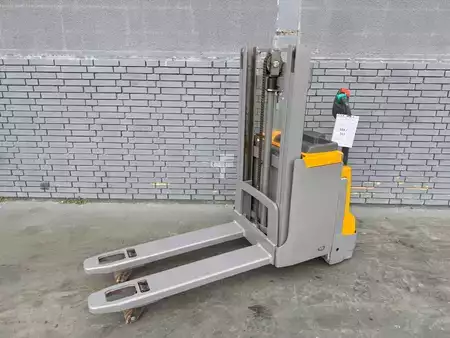 Apilador eléctrico 2019  Jungheinrich EJD 220 Baujahr 2019 /HH 2,1M/  Akku 2019 (1)