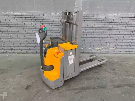 Apilador eléctrico 2019  Jungheinrich EJD 220 Baujahr 2019 /HH 2,1M/  Akku 2019 (3)