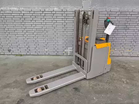 Apilador eléctrico 2019  Jungheinrich EJD 220 Baujahr 2019 /HH 2,1M/  Akku 2019 (1)