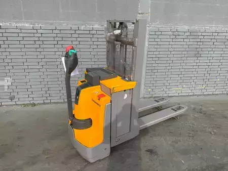 Apilador eléctrico 2019  Jungheinrich EJD 220 Baujahr 2019 /HH 2,1M/  Akku 2019 (2)