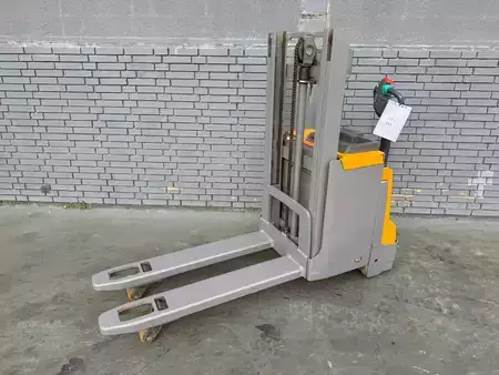 Apilador eléctrico 2019  Jungheinrich EJD 220 Baujahr 2019 /HH 2,1M/  Akku 2019 (3)