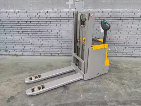 Apilador eléctrico 2019  Jungheinrich EJD 220 Baujahr 2019 /HH 2,1M/  Akku 2019 (1)