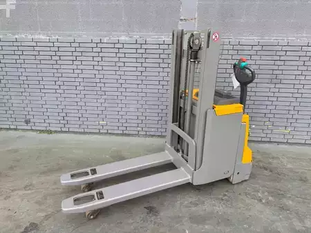 Apilador eléctrico 2019  Jungheinrich EJD 220 Baujahr 2019 /HH 2,1M/  Akku 2019 (3)