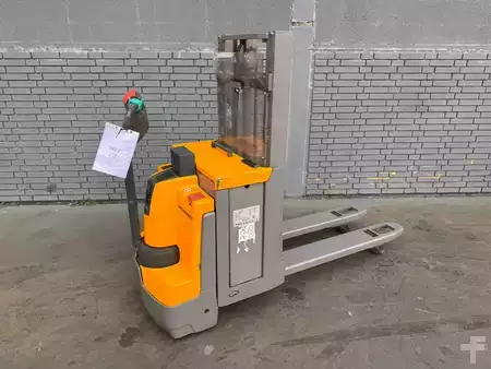 Apilador eléctrico 2019  Jungheinrich EJD 220 Baujahr 2019 /HH 2,1M/  Akku 2019 (2)