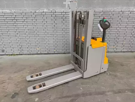 Apilador eléctrico 2019  Jungheinrich EJD 220 Baujahr 2019 /HH 2,1M/  Akku 2019 (3)