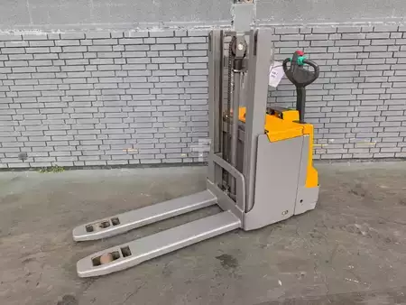 Apilador eléctrico 2019  Jungheinrich EJD 220 Baujahr 2019 Stunden 4275 HH 2,1M (2)