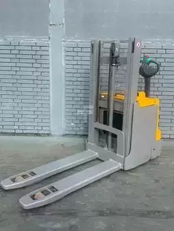 Apilador eléctrico 2019  Jungheinrich EJD 220 Baujahr 2019 Stunden 4370Akku 2021 (1)