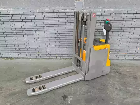 Apilador eléctrico 2019  Jungheinrich EJD 220 Baujahr 2019 Stunden 4469 Akku 2019 (1)