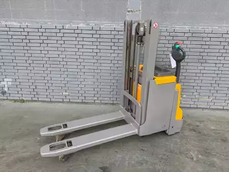 Apilador eléctrico 2019  Jungheinrich EJD 220 Baujahr 2019 Stunden 4469 Akku 2019 (3)