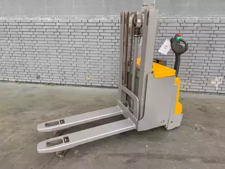 Apilador eléctrico 2019  Jungheinrich EJD 220 Baujahr 2019 Stunden 5660 HH 2,1M (2)