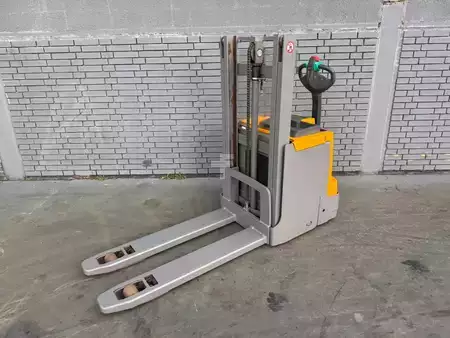 Apilador eléctrico 2019  Jungheinrich EJD 220 Baujahr 2019 Stunden 4865 HH 2010 (3)