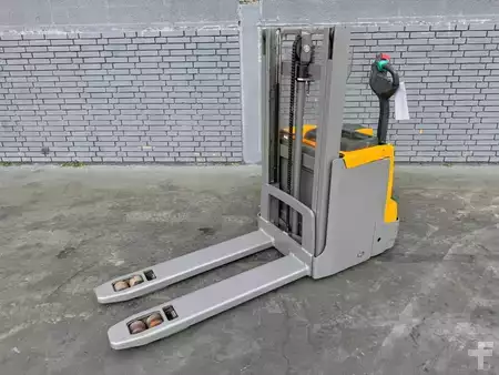 Apilador eléctrico 2019  Jungheinrich EJD 220 Baujahr 2019 /HH 2,1M/  Akku 2019 (2)